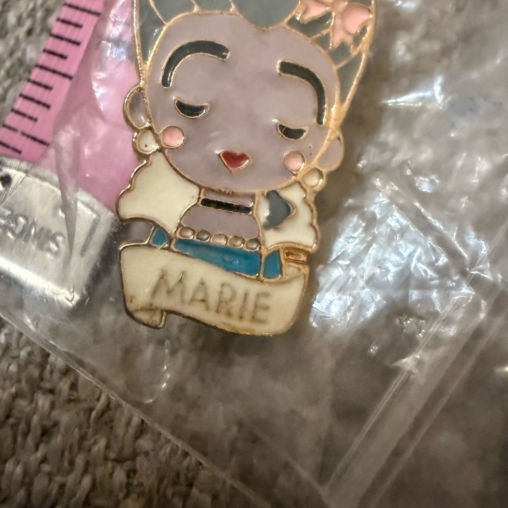 Cute Marie Enamel Pin - Picture 2 of 3